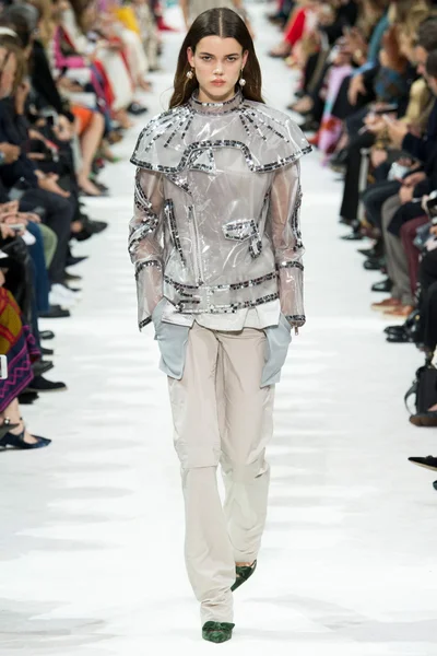 Look 3